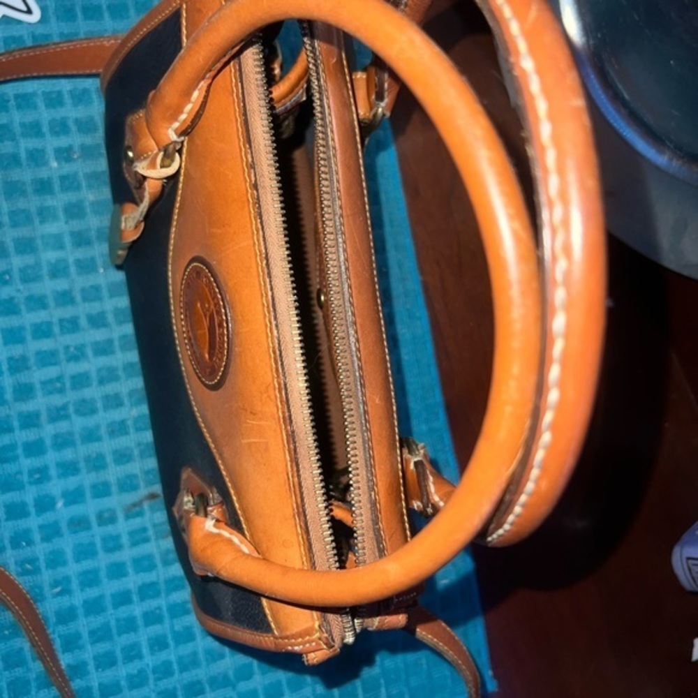 Dooney & Bourke - Picture 6 of 9
